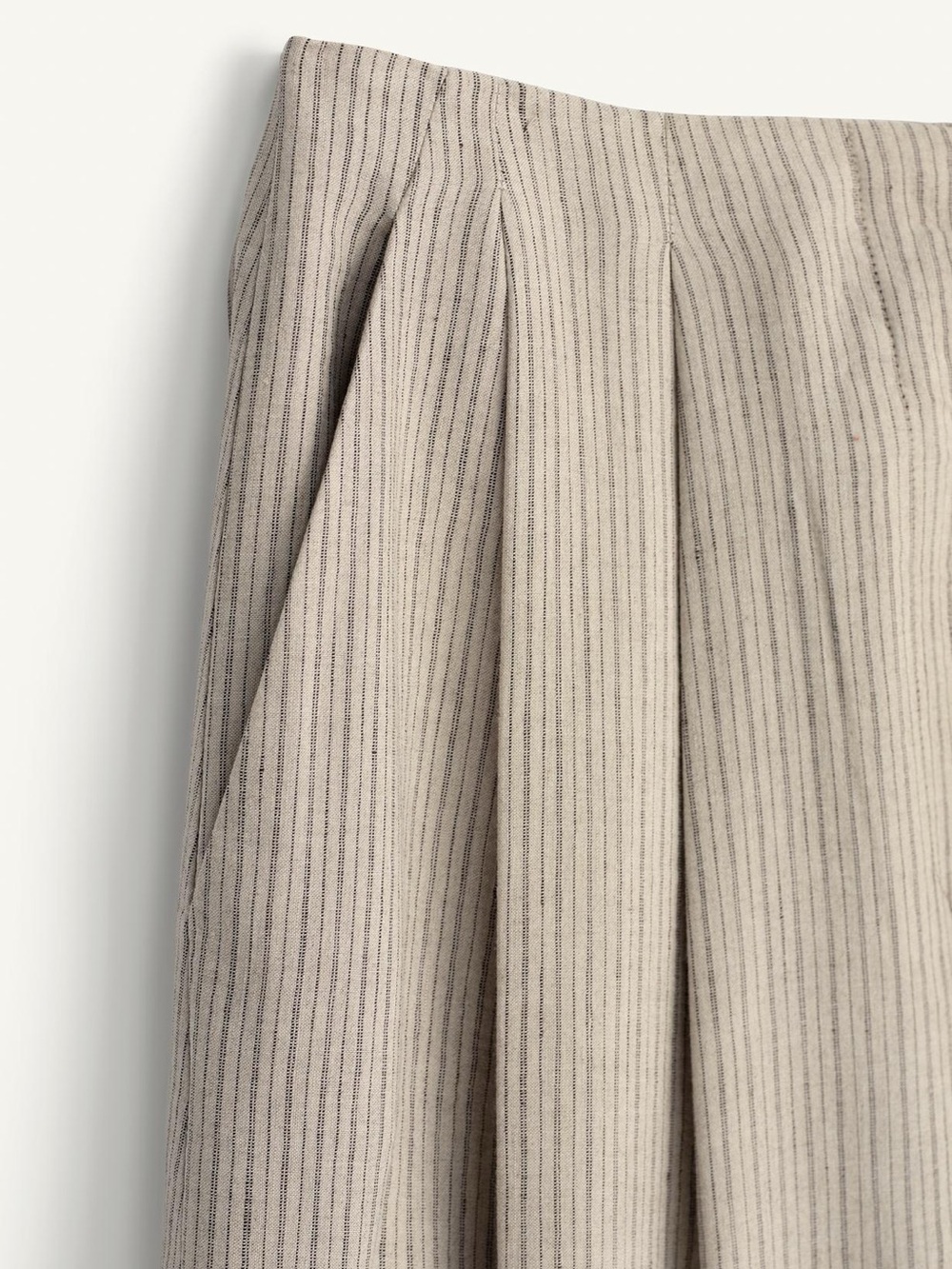 Zara Studio 2026
LIMITED EDITION LINEN BLEND STRIPED PANTS - Picture 9 of 15